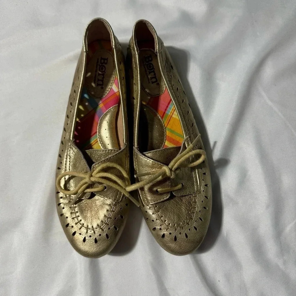 Born Handcrafted Loafers  Leather Gold Comfortable Size 5 1/2